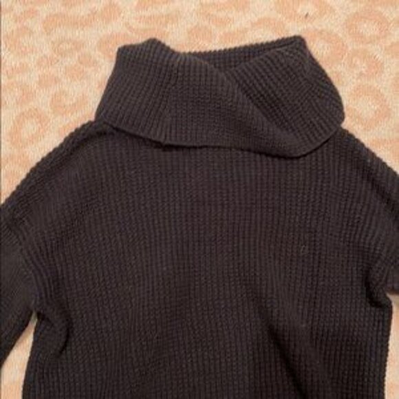 Pre-Loved Splendid Black Cowl Neck Waffle Sweater - Size Medium - Picture 3 of 4